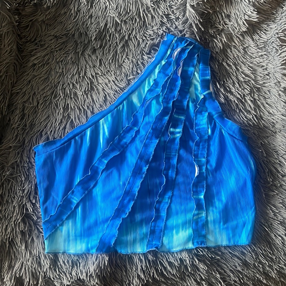 One shoulder bile crop top L